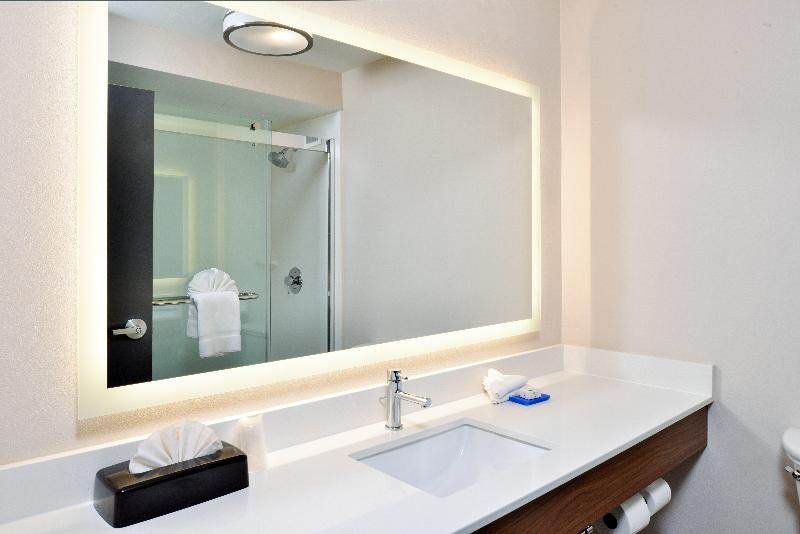 带大床的标准间, Holiday Inn Express Winston Salem Medical Ctr Area