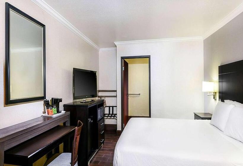 Стандартный Номер Кровать Кинг, Travelodge By Wyndham Commerce Los Angeles Area