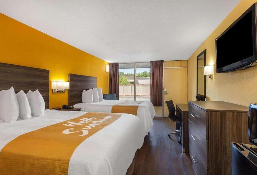 스탠다드 룸 더블 침대 2개, Days Inn By Wyndham Hampton Near Coliseum Convention Center