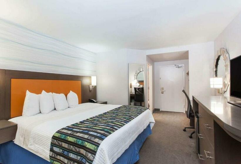 Люкс Deluxe Кровать Кинг, Days Inn By Wyndham Lanham Washington Dc