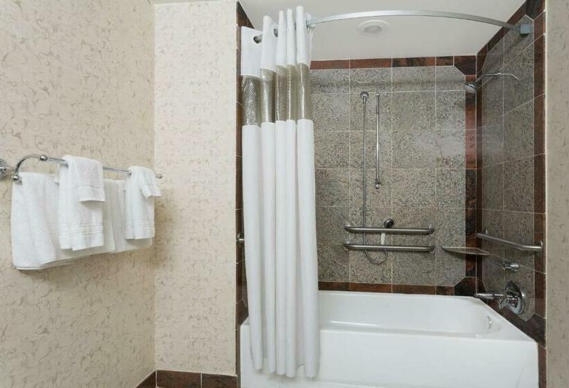 디럭스 스위트 킹 침대, Days Inn By Wyndham Lanham Washington Dc
