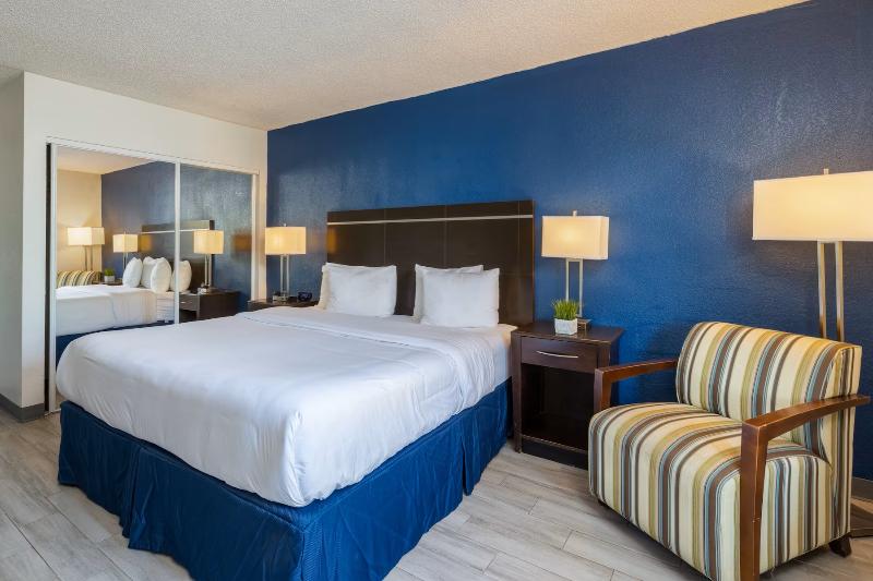 Engelliler için Büyük Çift Kişilik Yataklı Standart Oda, Developer Inn Orlando North, A Baymont By Wyndham