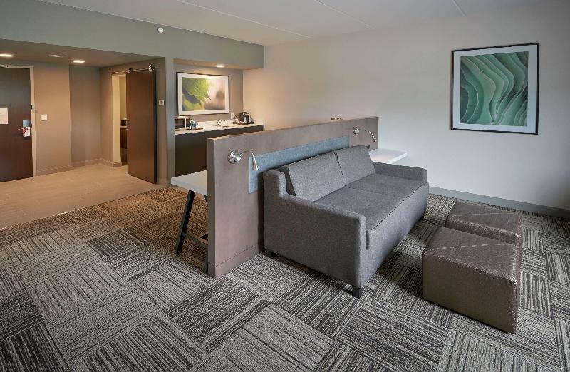 Люкс Кровать Кинг, Hilton Garden Inn Corning Downtown