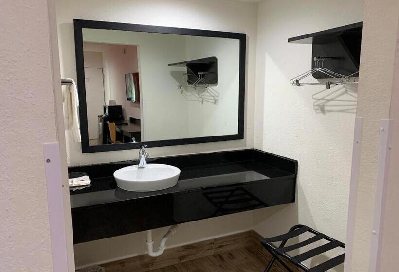 חדר דחוקס עם מיטת קינג, Motel 6 Englewood