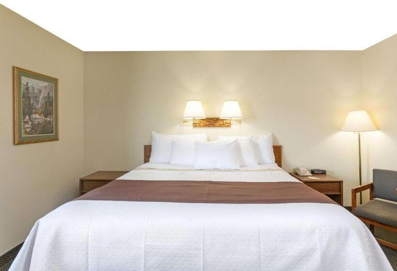 Люкс Deluxe Кровать Кинг, Days Inn By Wyndham Missoula Airport
