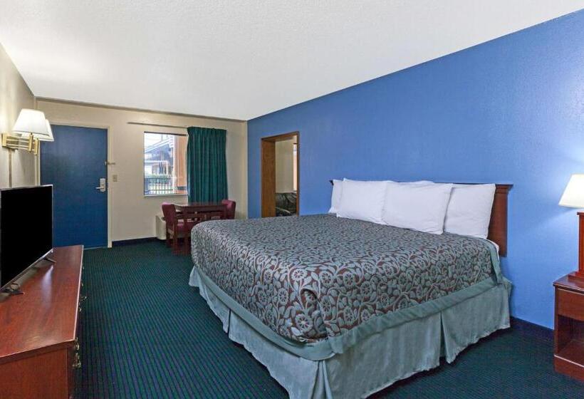 キングサイズベッドのスイートルーム, Days Inn By Wyndham Oklahoma City Fairground