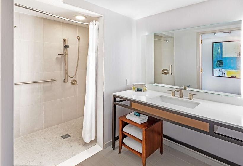 Номер Стандарт 2 Двуспальные Кровати, Doubletree By Hilton Tulsa   Warren Place