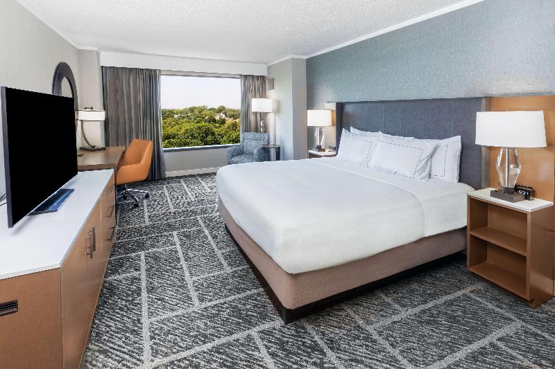 Люкс Кровать Кинг, Doubletree By Hilton Tulsa   Warren Place