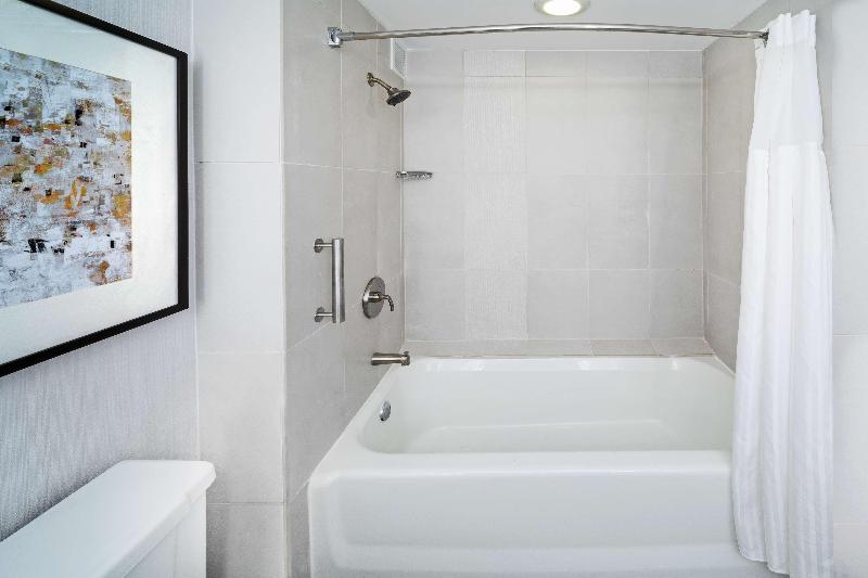 Стандартный Номер Кровать Кинг, Doubletree By Hilton Tulsa   Warren Place