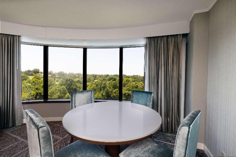 Люкс Кровать Кинг, Doubletree By Hilton Tulsa   Warren Place