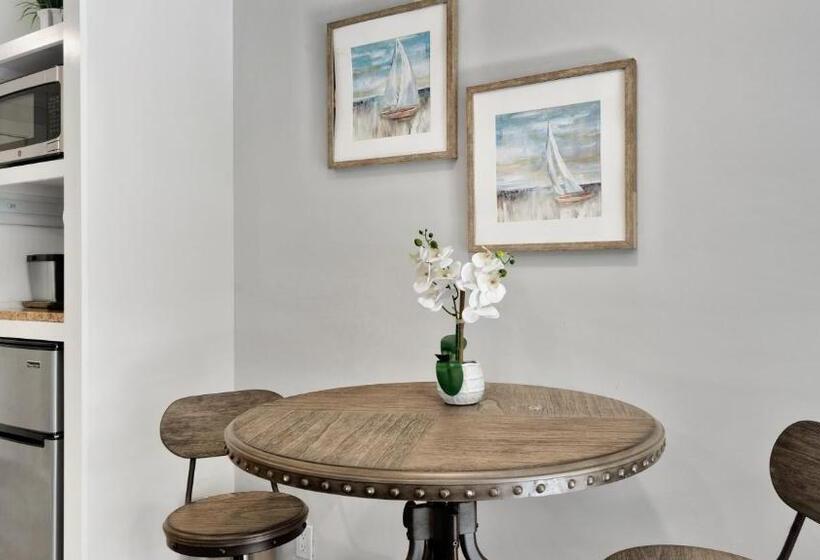 Студия Стандарт, East Hampton House Resort