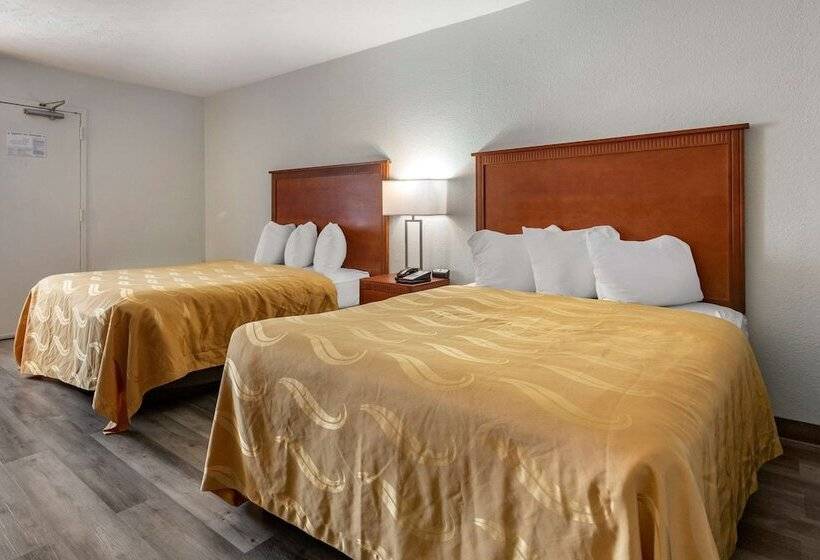２ダブルベッドのスタンダードルーム, Quality Inn Near Fort Liberty