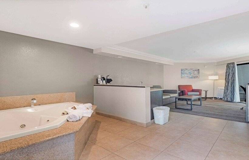 자쿠지 스위트, Best Western Plus Wine Country Inn & Suites