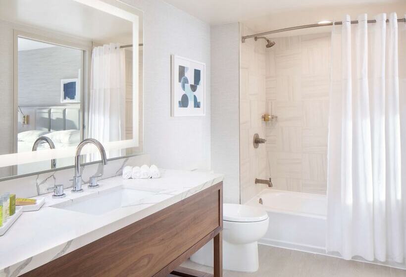 Номер Стандарт 2 Двуспальные Кровати, Hilton Santa Monica Hotel & Suites