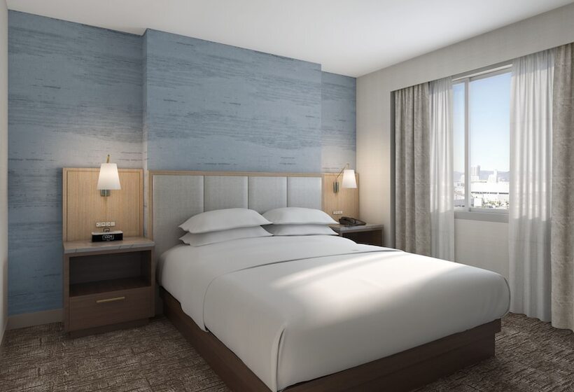 带大床的套房, Hilton Santa Monica Hotel & Suites