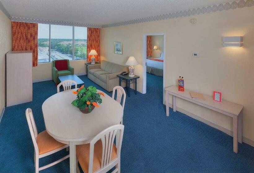 חדר דלוקס עם מיטת קינג, Ramada By Wyndham Kissimmee Gateway   Free Theme Park Shuttle