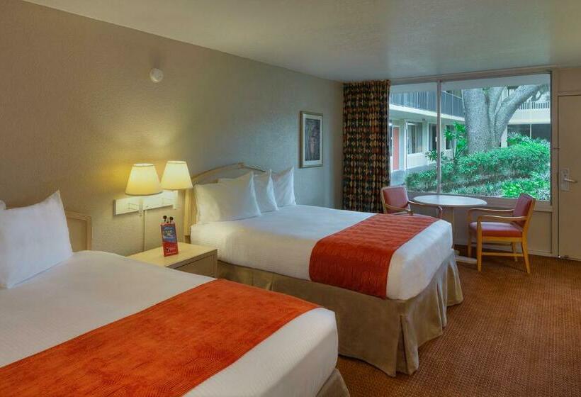 חדר סטנדרט, Ramada By Wyndham Kissimmee Gateway   Free Theme Park Shuttle