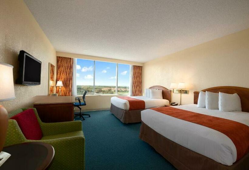 חדר דלוקס מותאם לאנשים עם מוגבלויות, Ramada By Wyndham Kissimmee Gateway   Free Theme Park Shuttle