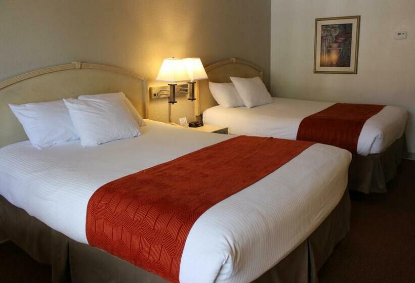 חדר סטנדרט מותאם לאדם עם מוגבלויות, Ramada By Wyndham Kissimmee Gateway   Free Theme Park Shuttle