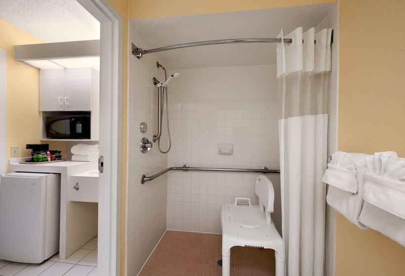 חדר דלוקס, Ramada By Wyndham Kissimmee Gateway   Free Theme Park Shuttle