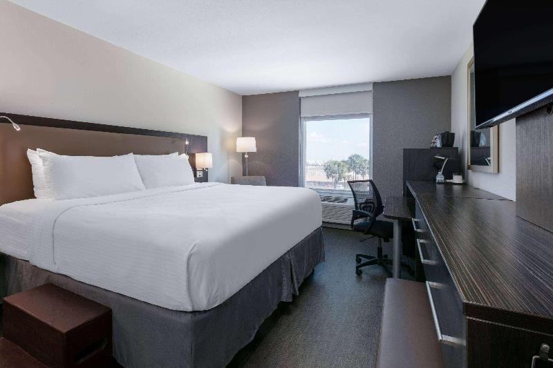 اتاق استاندارد با تخت بزرگ برای معلولان, Wyndham Corpus Christi Resort North Padre Island
