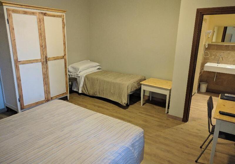 带大床的标准间, Days Inn By Wyndham Durham/near Duke University