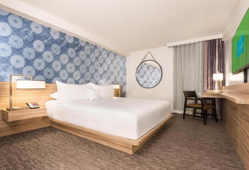 带大床的小型套房, The Linq Hotel + Experience