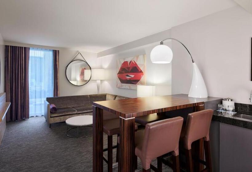 套房带泳池景, The Linq Hotel + Experience