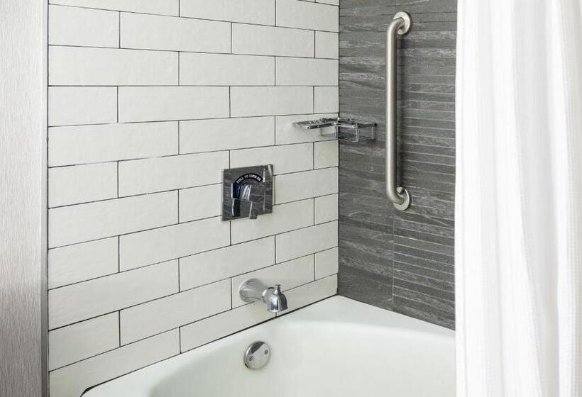 스탠다드 룸 킹사이즈 침대, Boston Marriott Newton