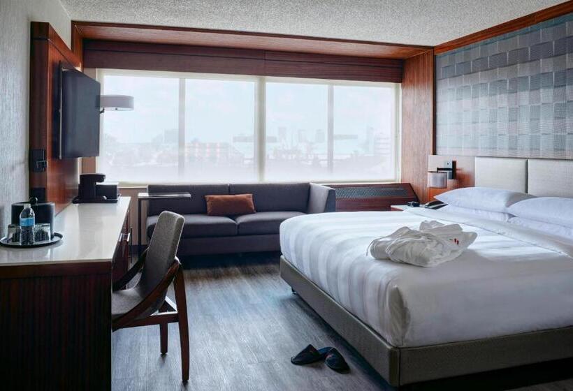 클럽 룸 킹침대, Detroit Marriott Southfield