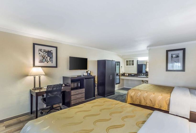 디럭스 룸, Quality Inn Escondido Downtown