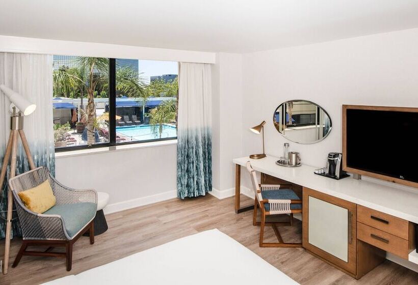스탠다드 룸 더블 침대 2개, Renaissance Newport Beach