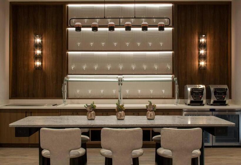 Люкс Клуб, Tysons Corner Marriott