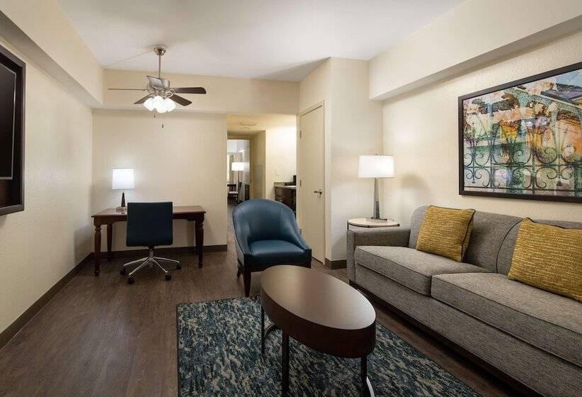 سوییت اجرایی, Embassy Suites By Hilton New Orleans