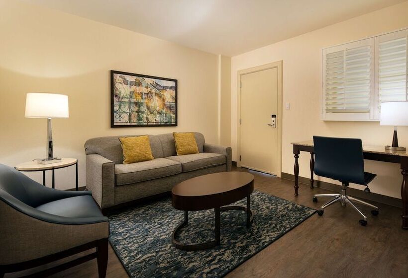 سوییت اجرایی, Embassy Suites By Hilton New Orleans