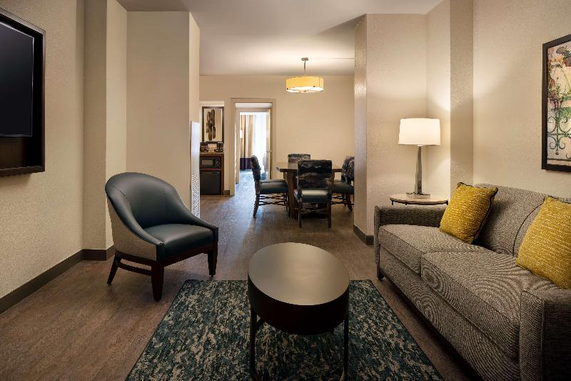 سوییت اجرایی, Embassy Suites By Hilton New Orleans