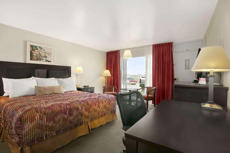 스탠다드 룸 킹사이즈 침대, Ramada By Wyndham Washington