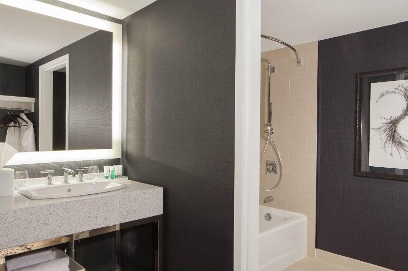 스탠다드 룸 킹사이즈 침대, The Westin Princeton At Forrestal Village