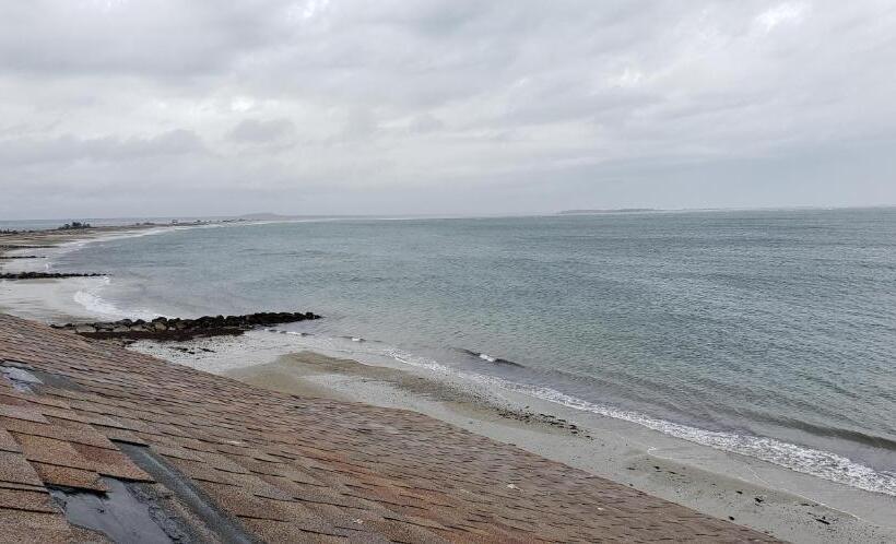 Люкс с Балконом, Pilgrim Sands  On Long Beach