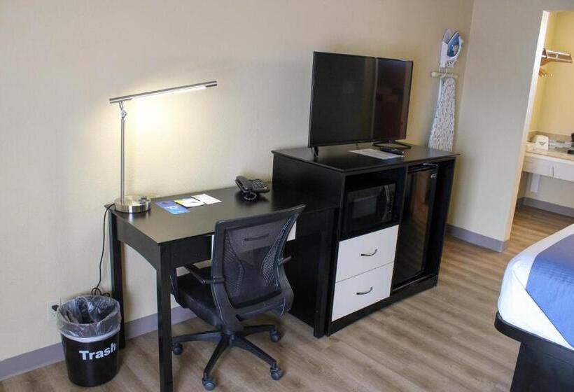 Номер Deluxe, Days Inn By Wyndham Bend