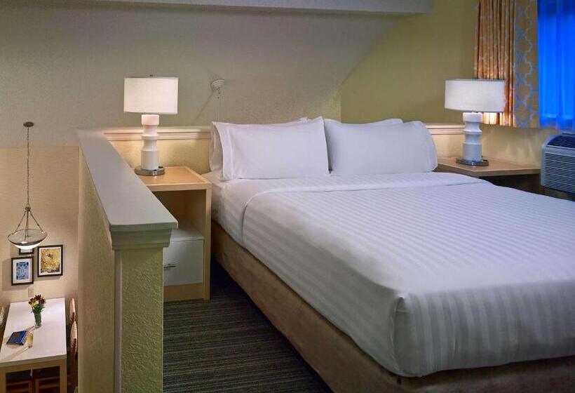 Suite met 2 Slaapkamers, Avia Residences On Savoy   Extended Stay