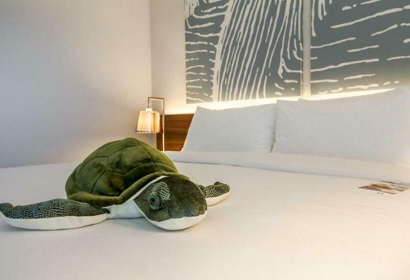 キングサイズベッドのスタンダードルーム, B Ocean Resort Fort Lauderdale Beach