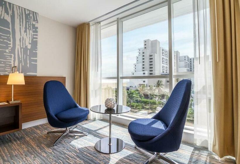 キングサイズベッドのスタンダードルーム, B Ocean Resort Fort Lauderdale Beach