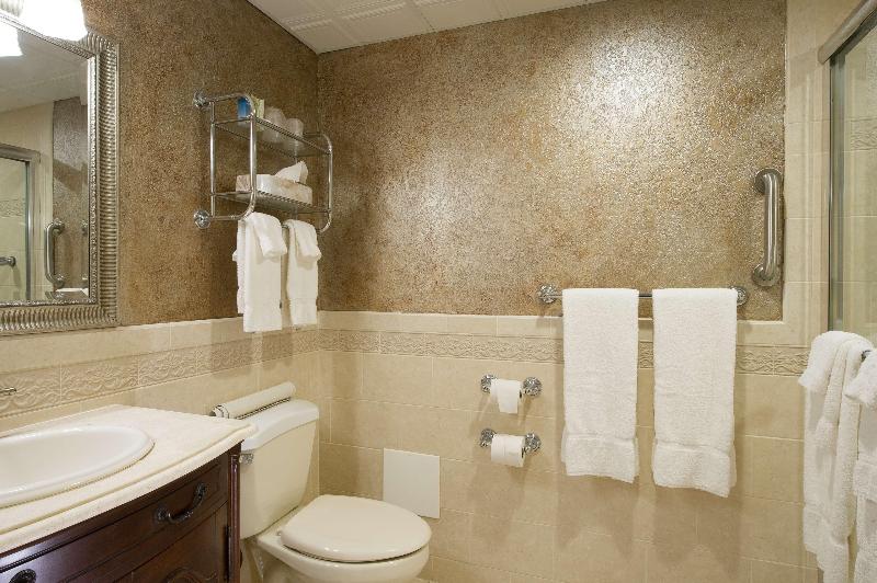 带大床的套房, Best Western Plus Franklin Square Inn