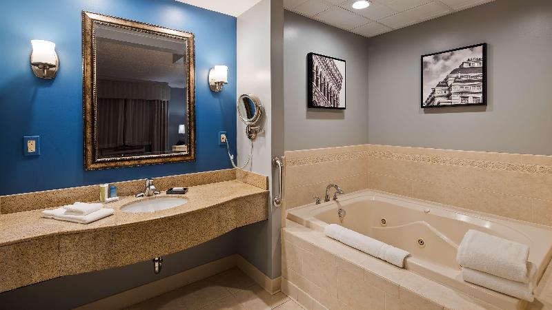 Люкс Кровать Кинг, Best Western Plus Franklin Square Inn