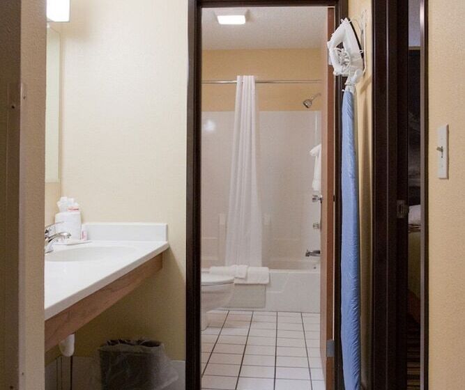Люкс, Super 8 By Wyndham Ottawa Starved Rock