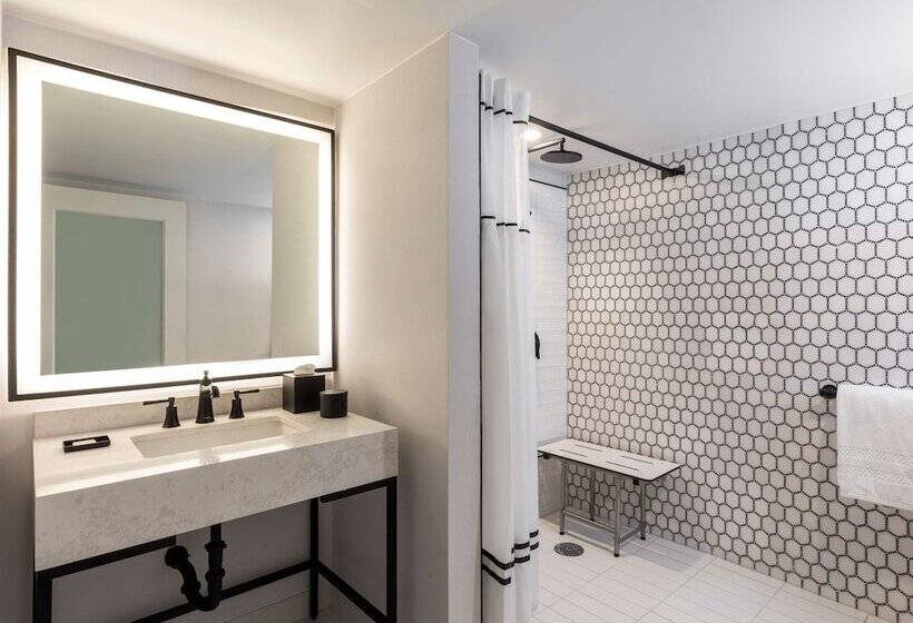 장애인용 디럭스룸, Mills House Charleston, Curio Collection By Hilton