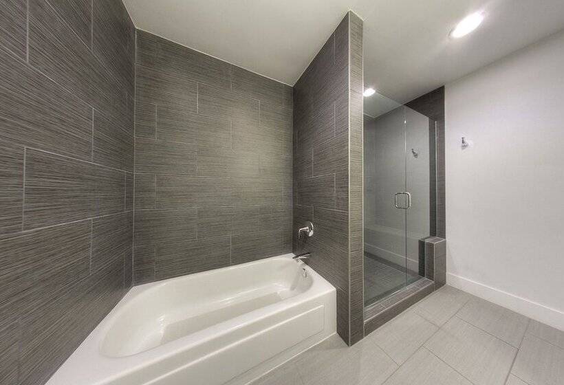 Люкс Премиум, Oceanside Marina Suites  A Waterfront