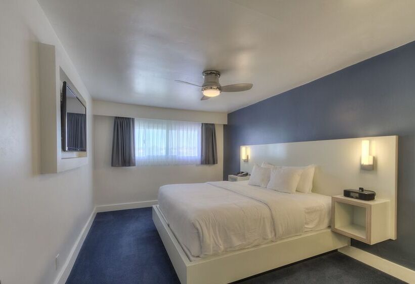 Люкс Премиум, Oceanside Marina Suites  A Waterfront