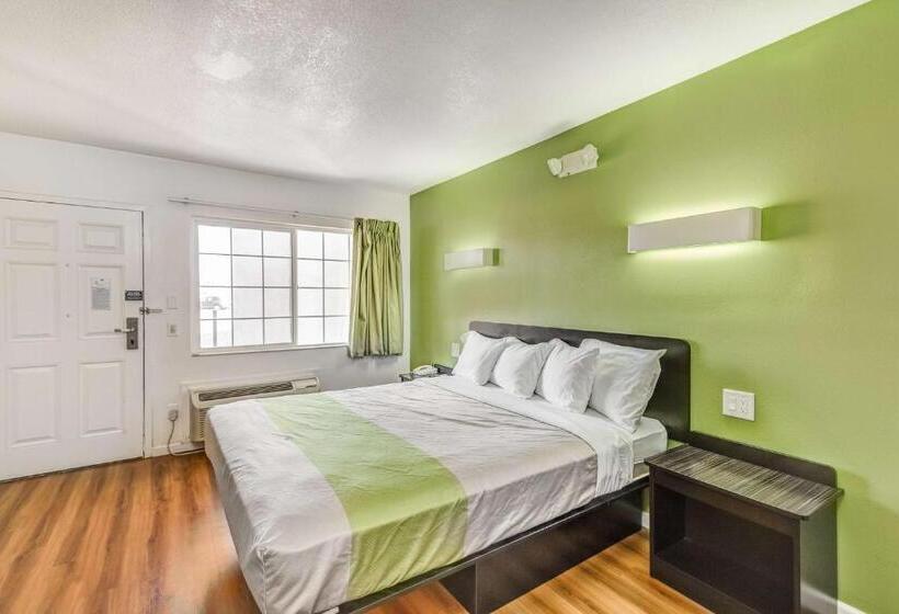 Четырехместный Номер Deluxe, Motel 6visalia, Ca